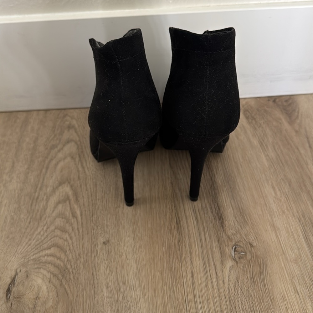 Apt. 9 women’s heeled booties - Picture 3 of 5